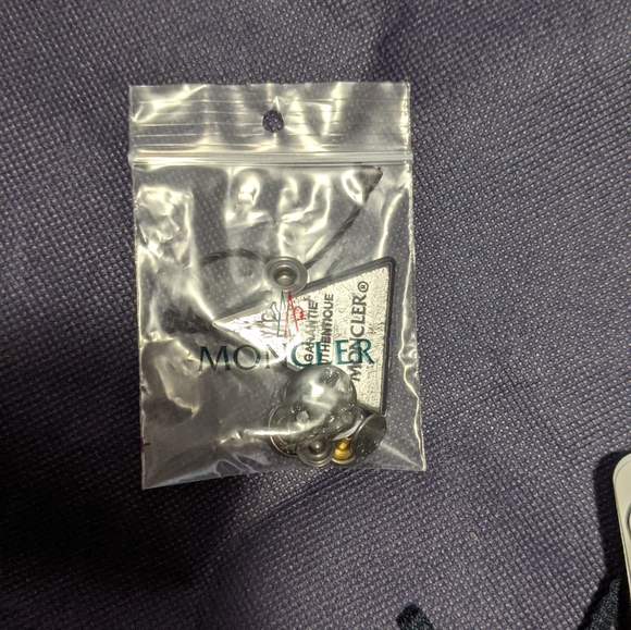 NEW Moncler Puffer Jacket - Picture 4 of 16